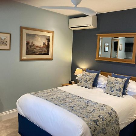 Chestnuts House Boutique B&B Бат Экстерьер фото A room at the hotel