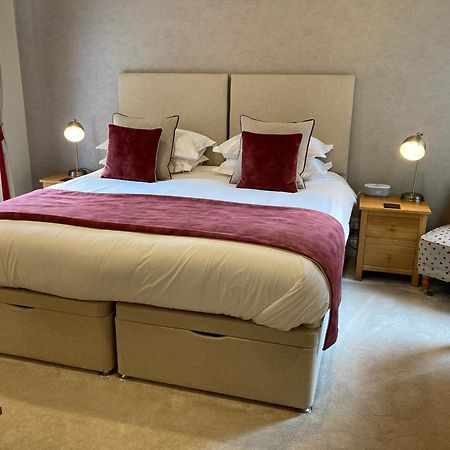Chestnuts House Boutique B&B Бат Экстерьер фото A double bed with storage underneath