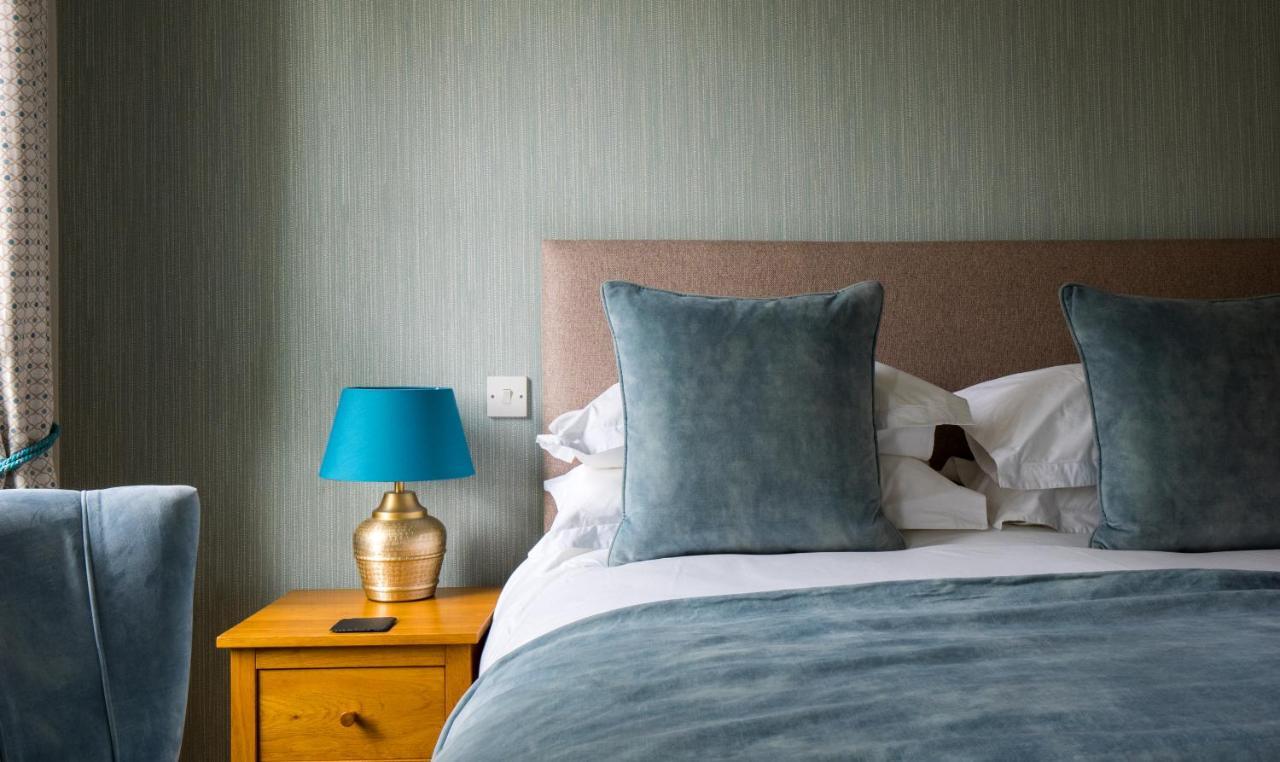 Chestnuts House Boutique B&B Бат Экстерьер фото A bedroom at the hotel