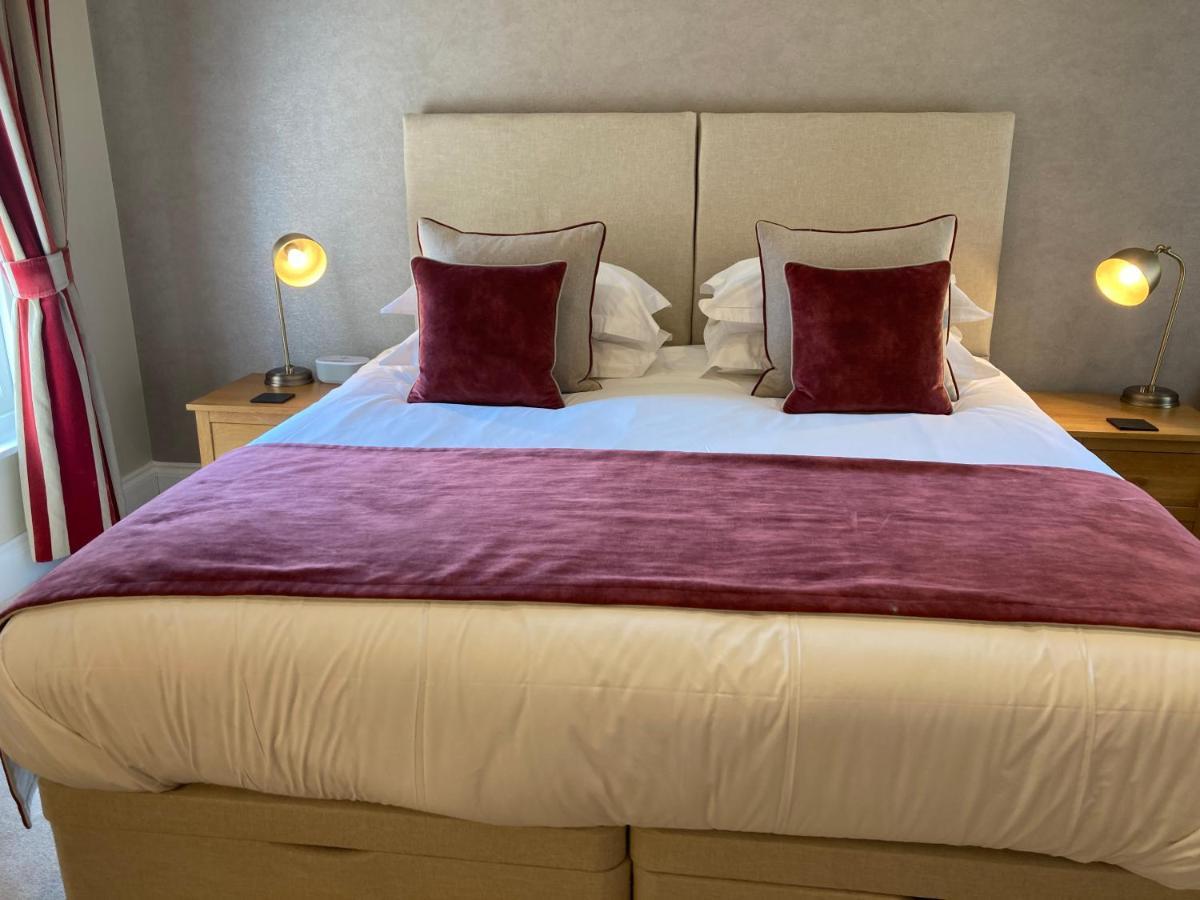 Chestnuts House Boutique B&B Бат Экстерьер фото A bed runner