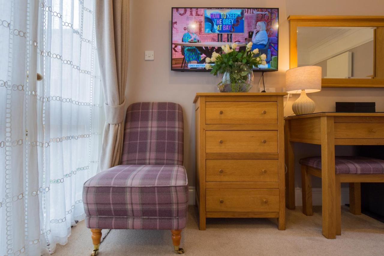 Chestnuts House Boutique B&B Бат Экстерьер фото A television in a hotel room